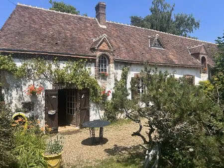 maison ancienne au calme avec grand terrain et dépendances