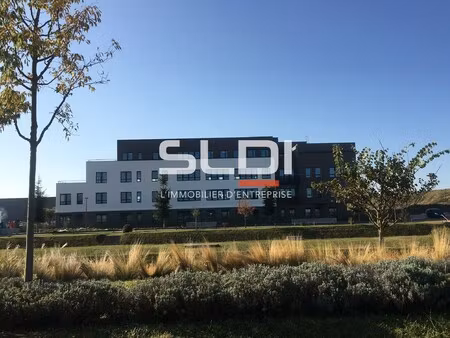 location local professionnel 792m² genas 69740