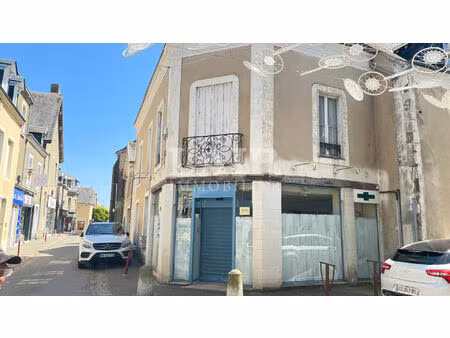 immeuble avec local commercial et appartement au coeur de fresnay sur sarthe réf: 13849