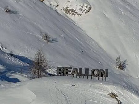 vente bureaux et commerces à réallon (05160) : à vendre / 190m² réallon