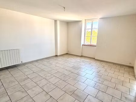 appartement genelard 4 pièce(s) 93m2