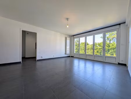 maisons-laffitte - appartement 4 pièces de 86m² avec balcon terrasse - cave et parking en 