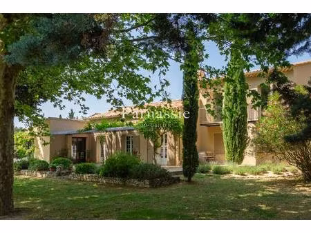 élégante villa avec dépendances et piscine