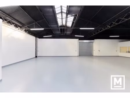 local / entrepôt de stockage et logistique  229 m²