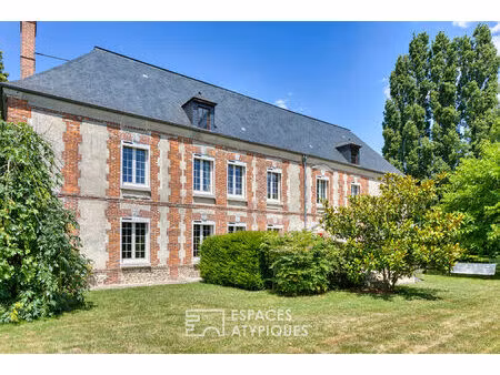 manoir de famille du xviième siècle dans son parc