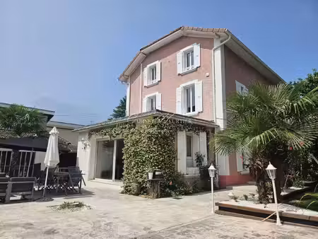 brignoud - maison de maitre de 224 m² habitables de standing av