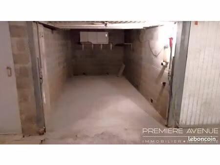 parking/box 12 m² sainte-maxime