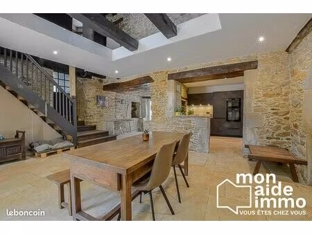 maison 8 pièces 242 m²