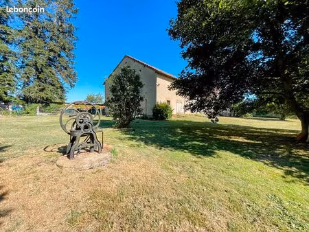 maison 8 pièces 236 m²