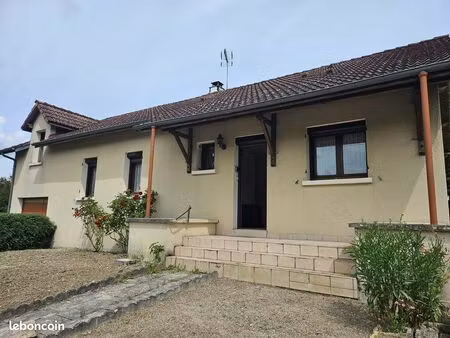 maison sur 4800m² de terrain