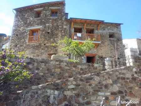 maison individuelle en pierre