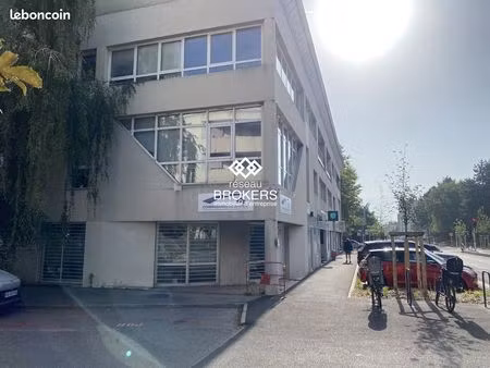 local 105 m² fontaine