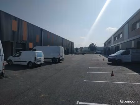 local d'activité 436 m²