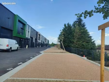 local d'activité 224 m²