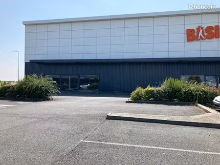 local commercial 765 m²