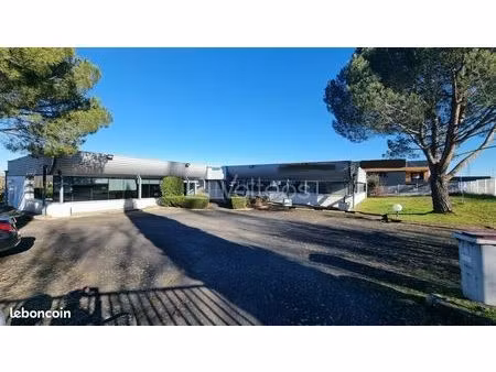 local bureaux 697 m²