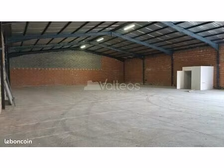 local d'activité 590 m²