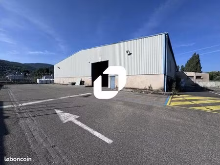 local d'activité 1 495 m²