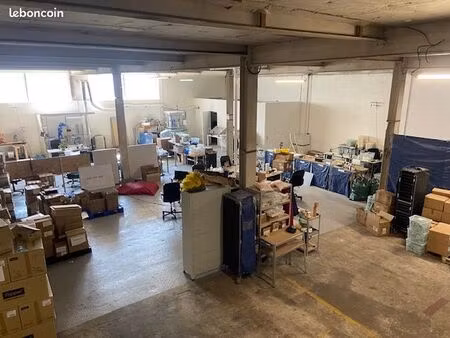 caluire  5 min acces périph.  local 1.100 m2 dont activité 800 m2 + bur. 300 m2