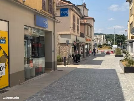 commerce habillement/textile 75 m²