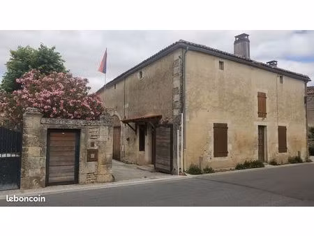 ancien relais de poste a courcôme