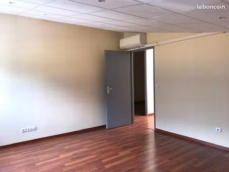 location bureaux climatisés 5 pièces 690 euros 82 m2