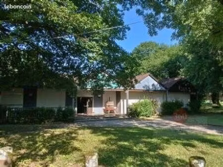 murs commerciaux 700 m² girac