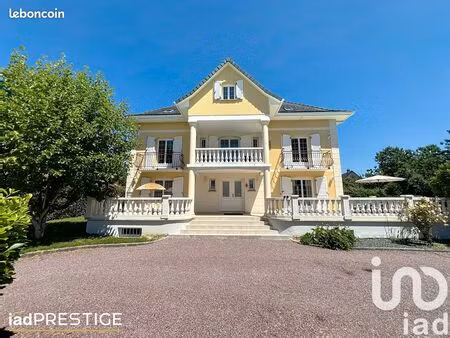 villa 10 pièces 281 m²