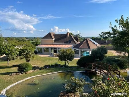 maison familiale piscine intérieure