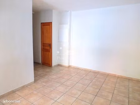 local commercial 66 m² salernes