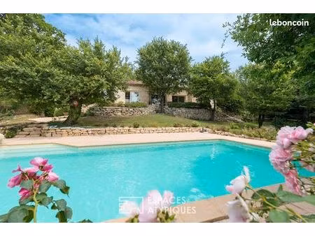 propriété 7 pièces 228 m²