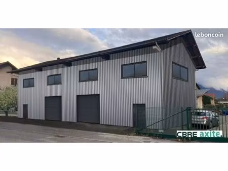 local d'activité 200 m²