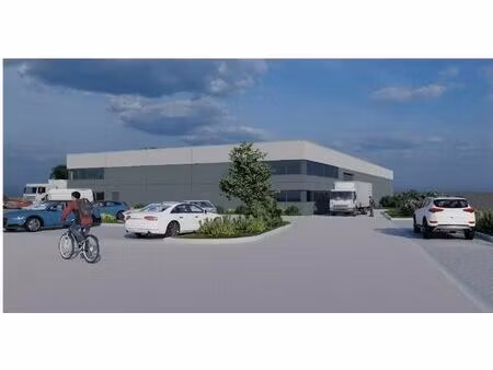 entrepôt de ±1500 m² avec portes sectionnelles + 2 quais