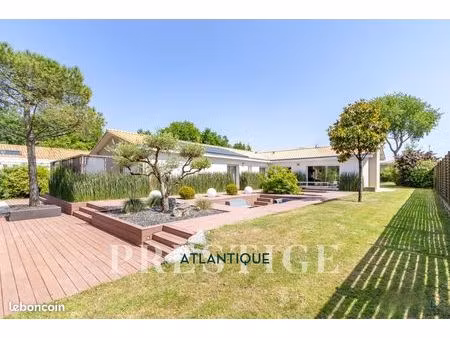 villa 8 pièces 293 m²
