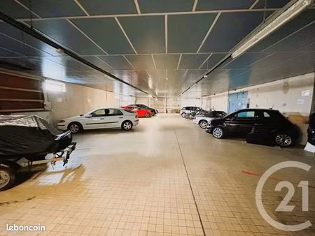 parking 370 m² calais