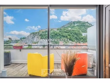 appartement rénové en dernier étage avec terrasses et vue