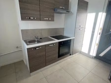 location meublée appartement 2 pièces 37 m² à ales (30100)  458 €