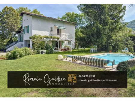 maison de 247 m² sur son parc de 2856 m²