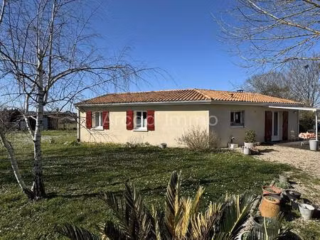 belle maison moderne  3 chambres  piscine sur env. 2 000 m2 clos.