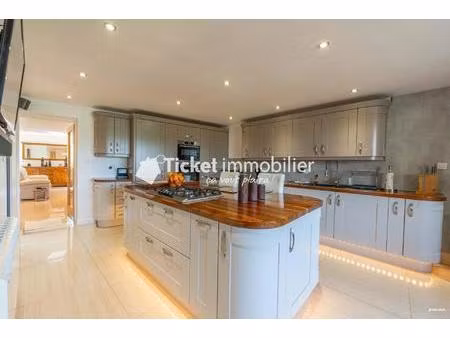 maison de village 7 pièces 250 47m²