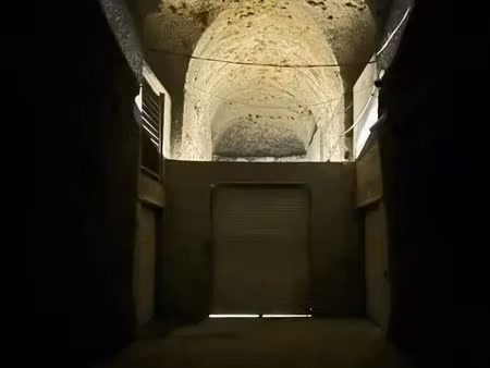 espaces de stockages vides au sein d'une crayère naturelle