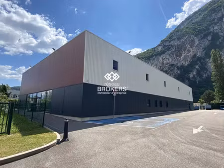 a louer  local mixte sur 2 niveaux à sassenage