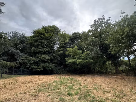 terrain 860m2 - saint clair de la tour