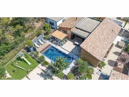 maison avec piscine et jardin puget (84)