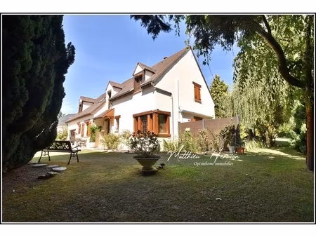 majestueuse maison 6 chambres  3 salles de bains/douche  3 wc  bureau  garage  dpe c !