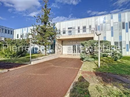 location bureau 200 m² à rillieux-la-pape (69140)