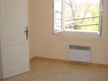 location appartement 3 pièces 69 m² à draguignan (83300)