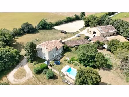 villa de luxe à vendre à gençay