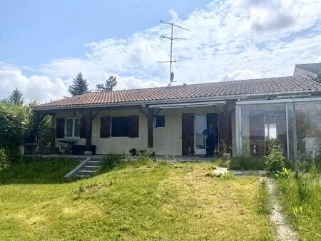 sur les hauteurs du bourg de st pierre de chignac  maison de pla