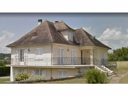 maison avec garage  jardin et terrasse à thiviers